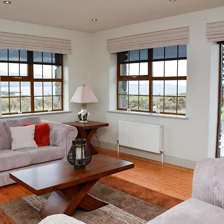 Beautiful Stone With Sea Views 4*